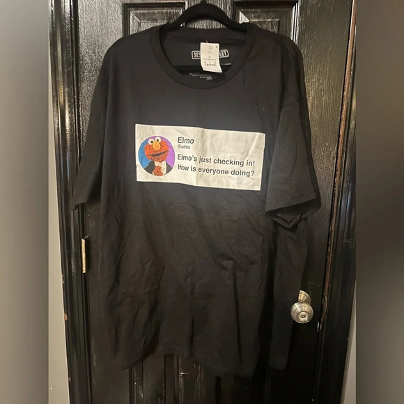 Elmo tweet graphic tee funny nwt Elmo checking in size XXL - Picture 2 of 4